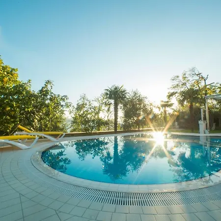 Paradise With Sea View Apartmán