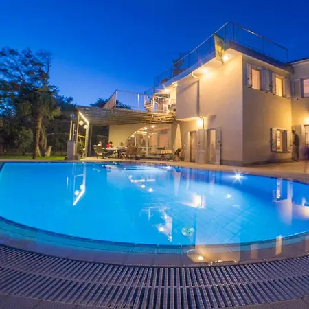 Apartma Paradise With Sea View